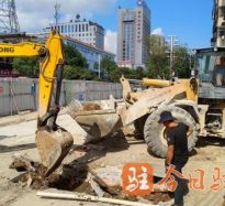 插逼黄色视频高温下的坚守｜道路建设者用汗水铺就畅通路